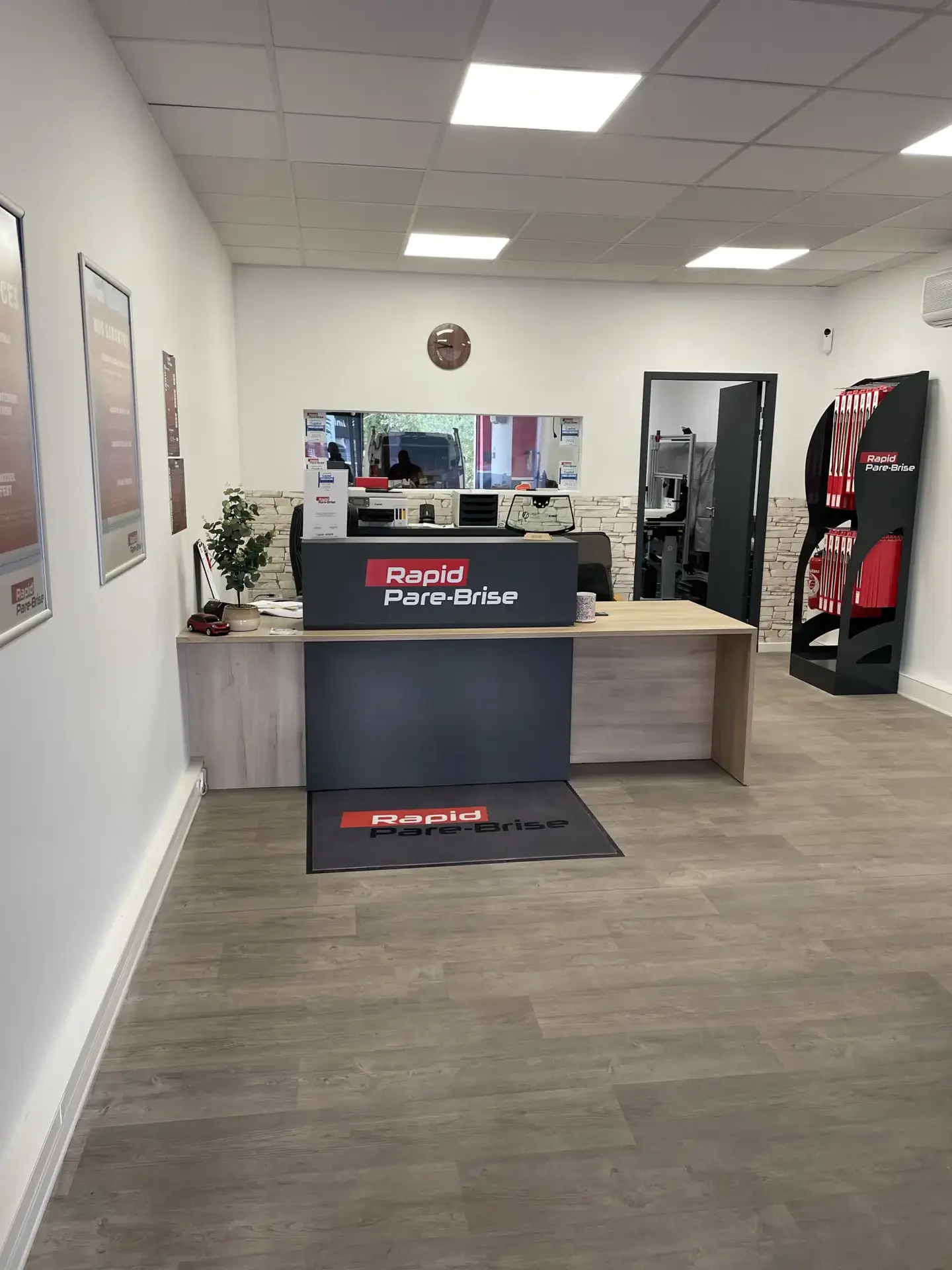 Photo Rapid Pare-Brise Pertuis