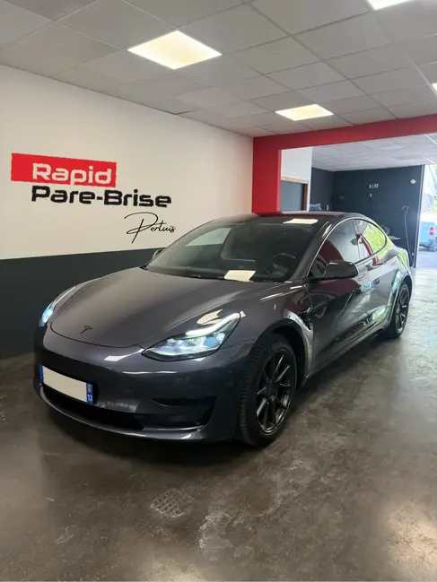 debosselage-sans-peinture-tesla-model-3.webp
