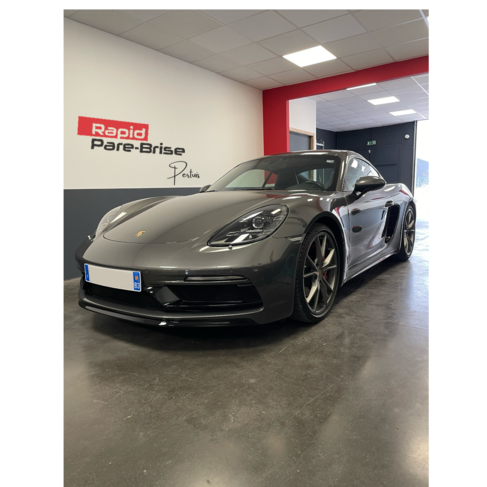 Porsche Cayman S chez Rapid Pare-Brise Pertuis.png